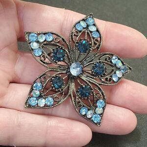 *Sale* Annaleece by Devries dark silver tone blue flower brooch